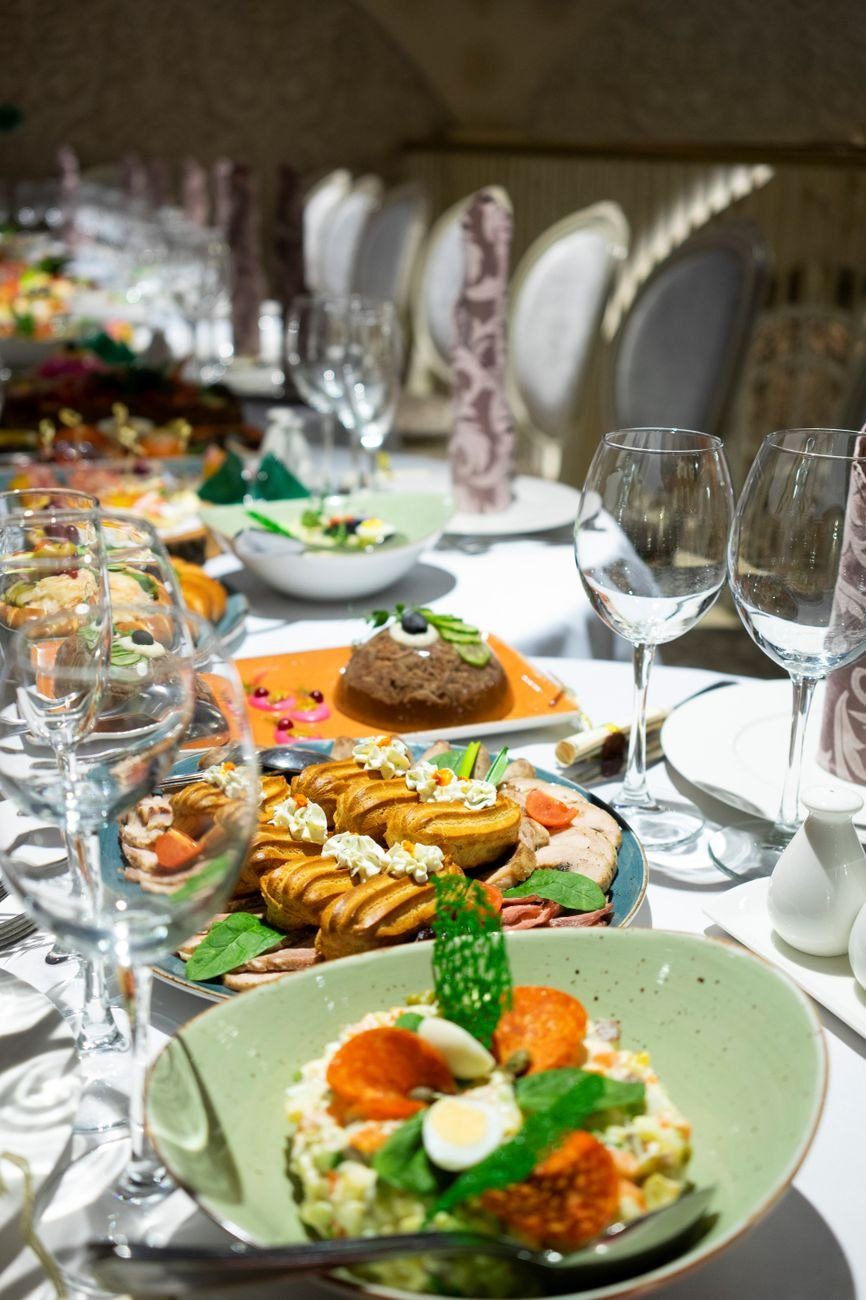 Served Table with Assorted Food and Dishes — Free Online Jigsaw Puzzle | Jigsaw Planet