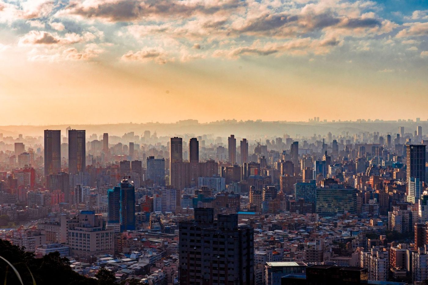 A Stunning Skyline View of a Bustling jigsaw puzzle